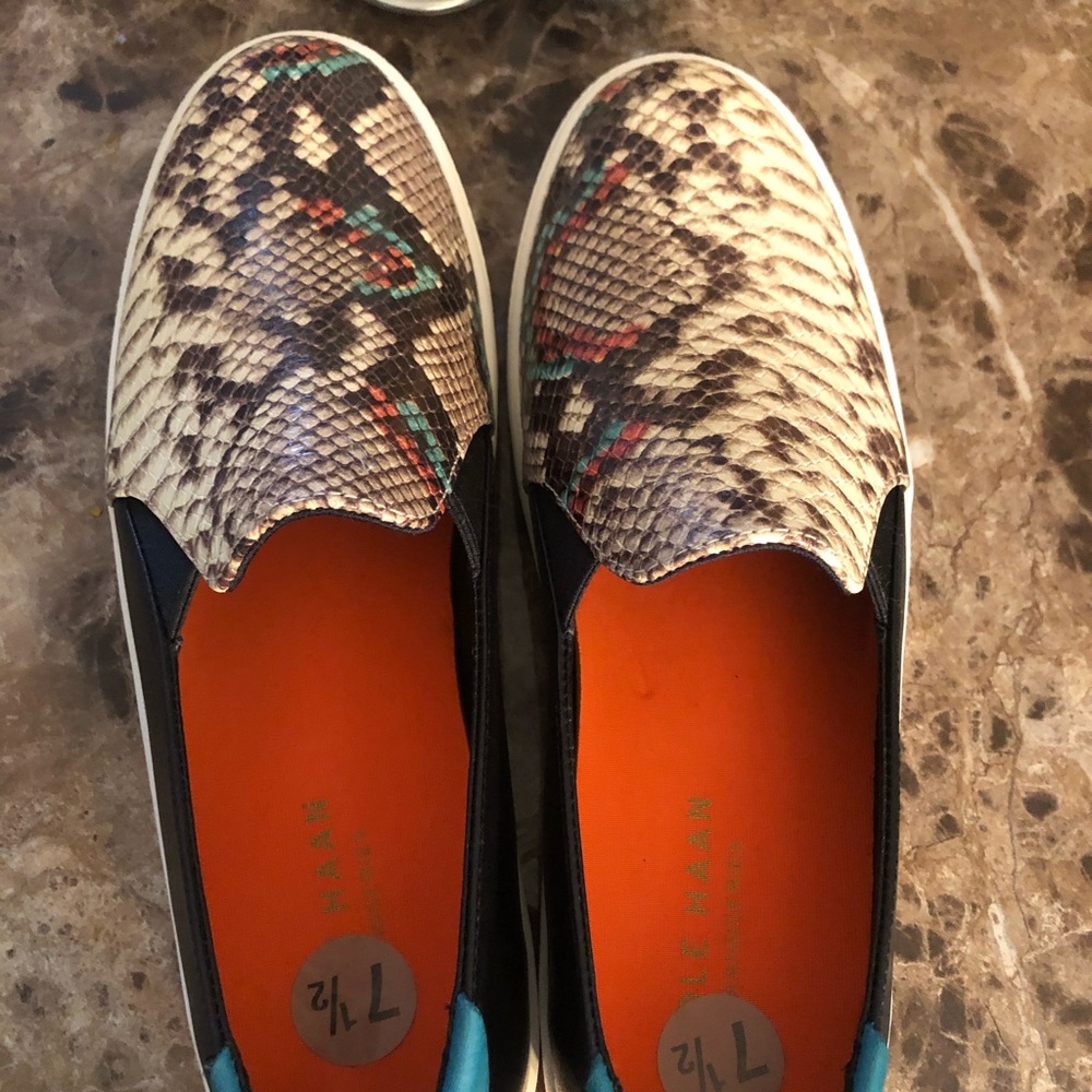 Cole Haan women sneakers.Available sizes 9.5